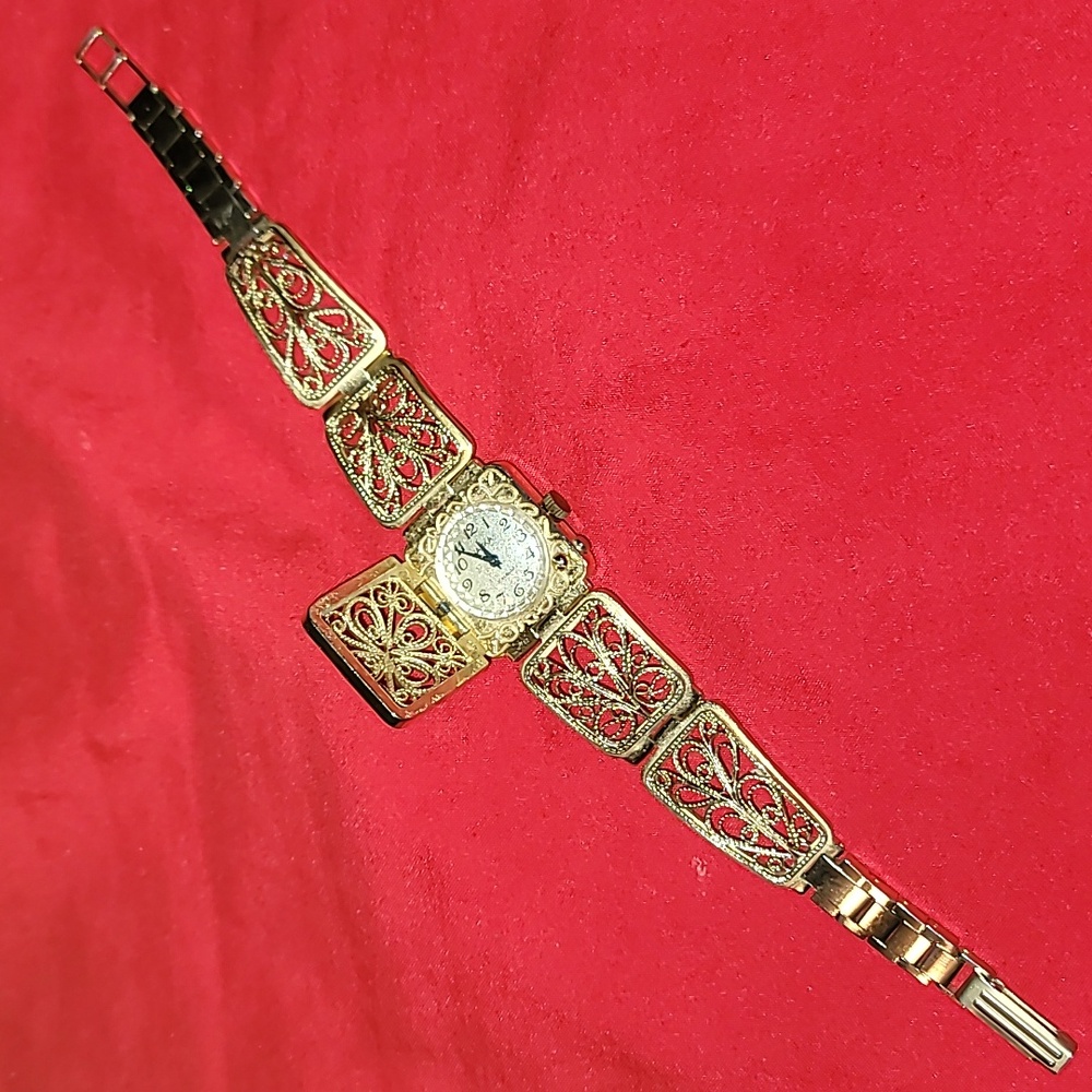 Vintage CHAIKA Women's Filigree‎ Gold Plated Hidden Cocktail Watch Soviet Union